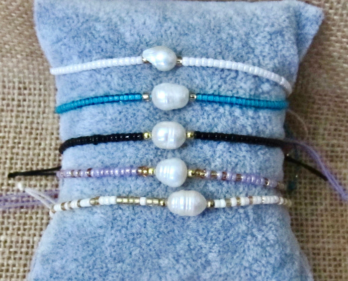 Freshwater Pearl Bracelet in Black
